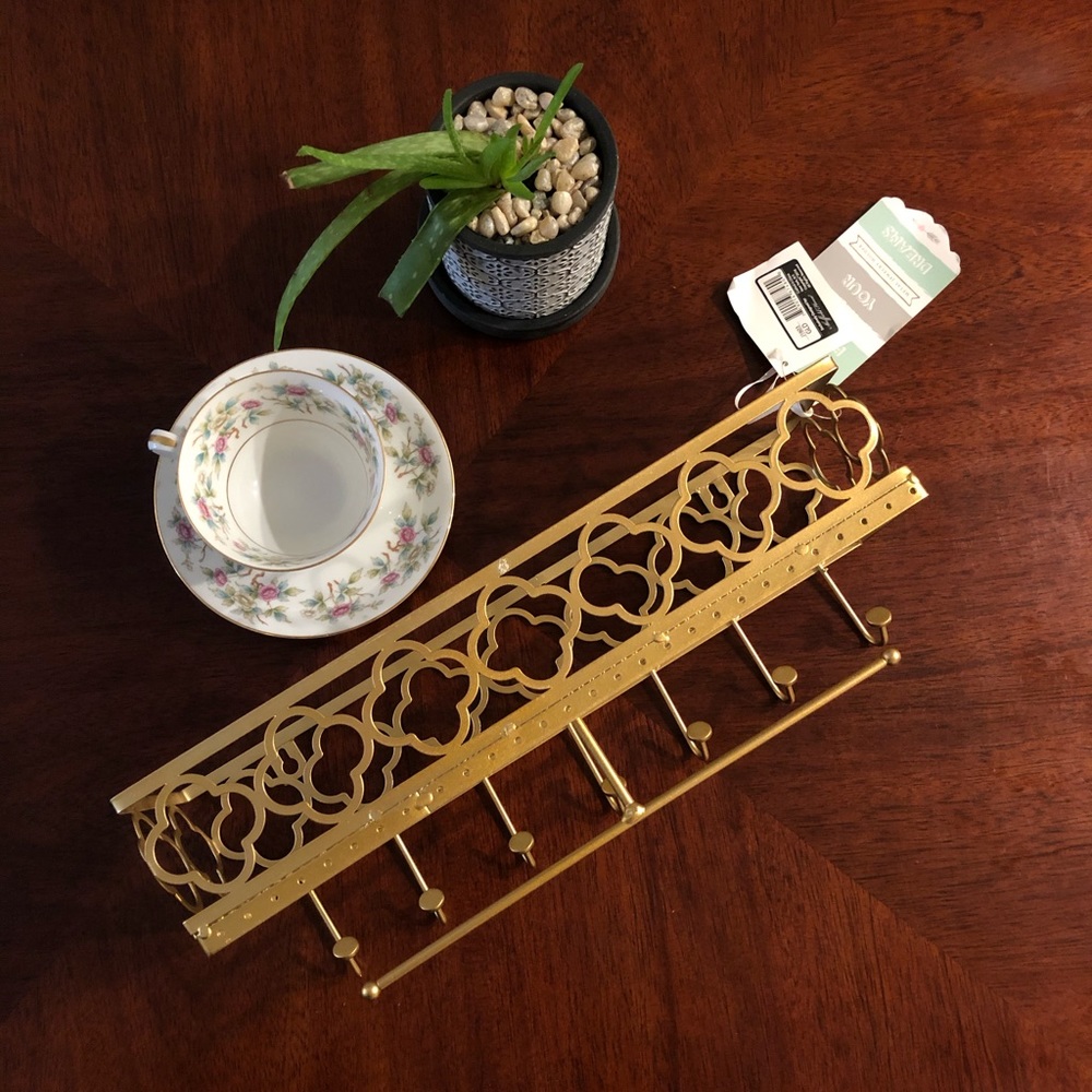 Wall jewelry organizer